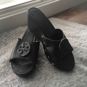 Ladies leather slides
